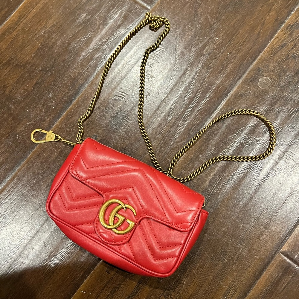 GG Marmont matelassé leather super mini bag